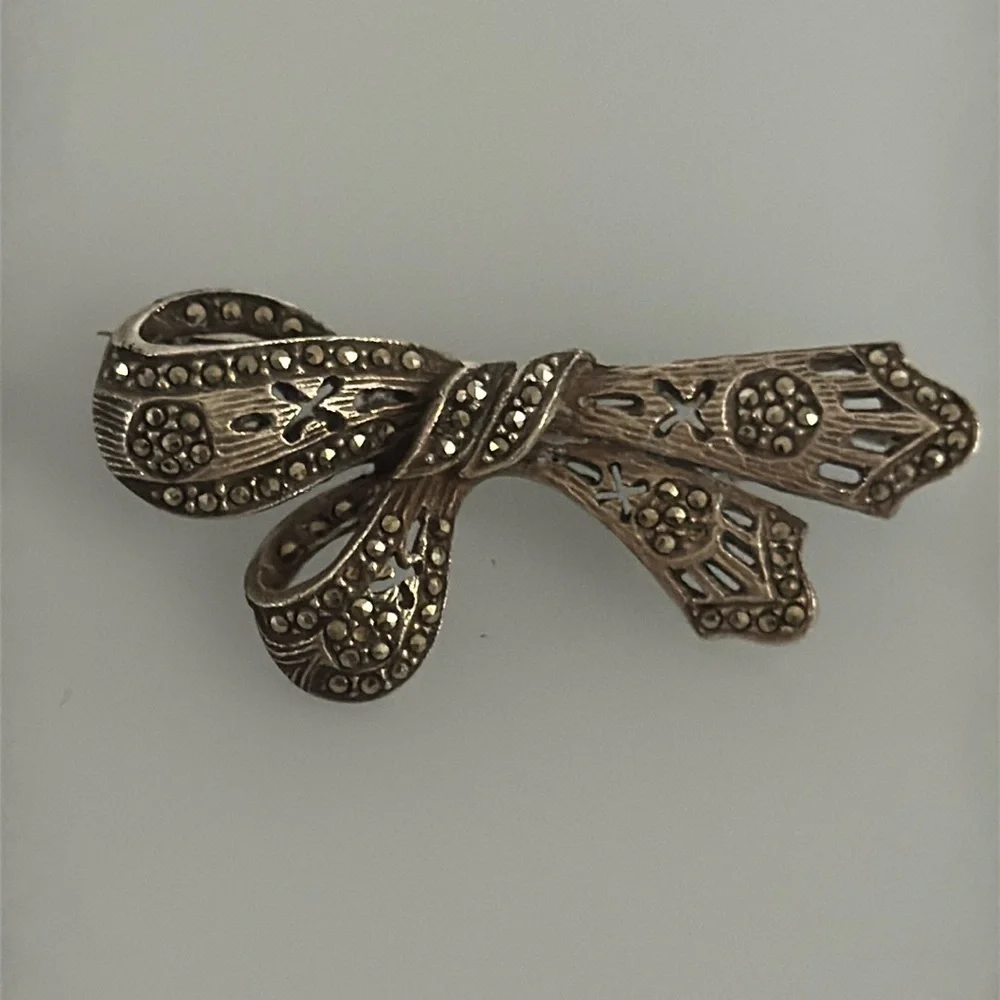 Elegant Bow 925 Sterling Silver Brooch